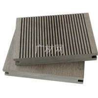 塑木地板與實木地板市場價解析 選購前必看的成本與價值對比